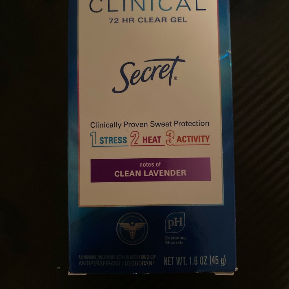 Secret Clinical Lavender and completely clean dry spray - Picture 2 of 3